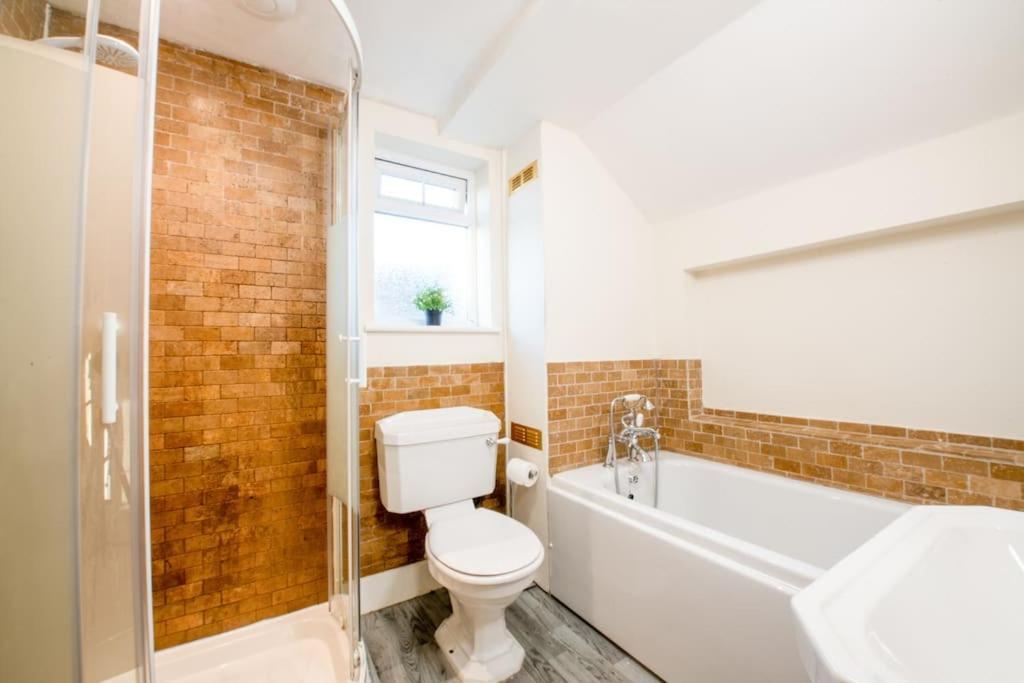 Charming Getaway In Holiday home Altrincham