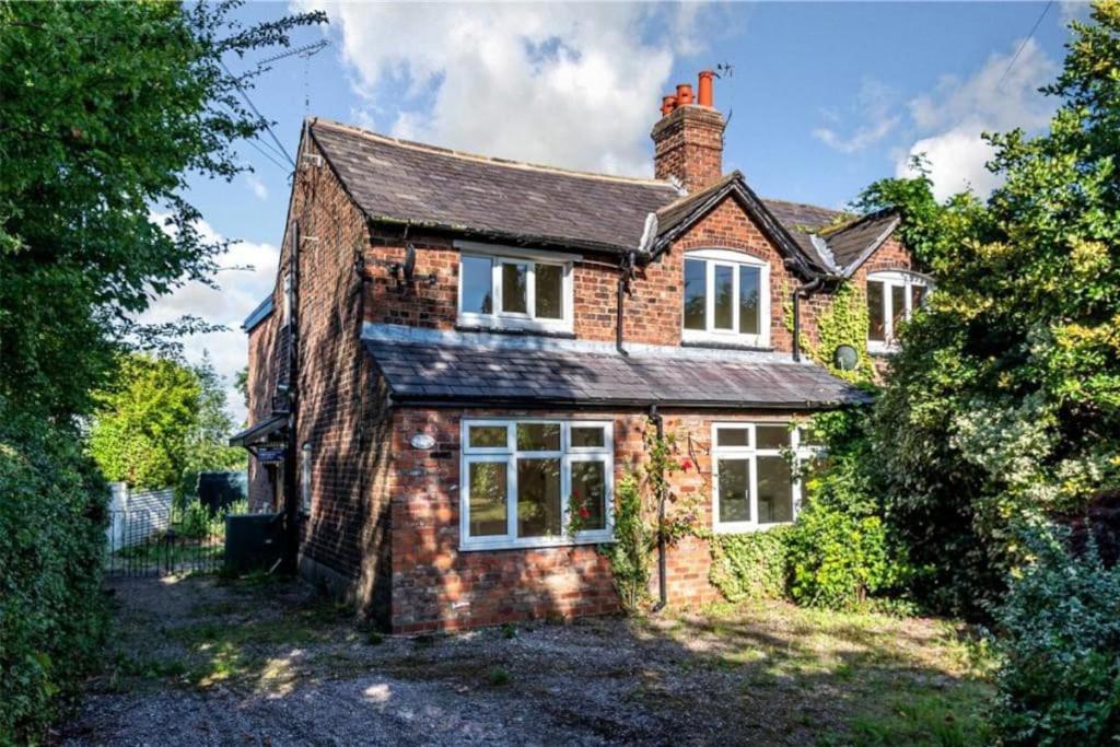 Charming Getaway In *