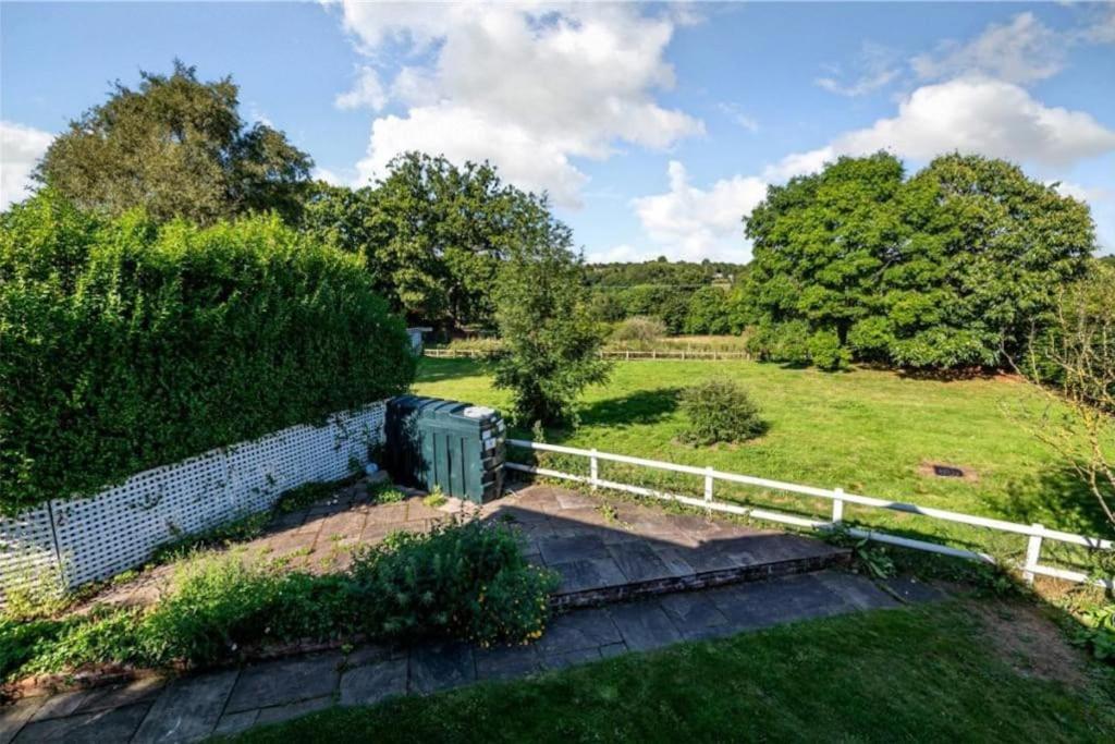 Charming Getaway In Holiday home Altrincham